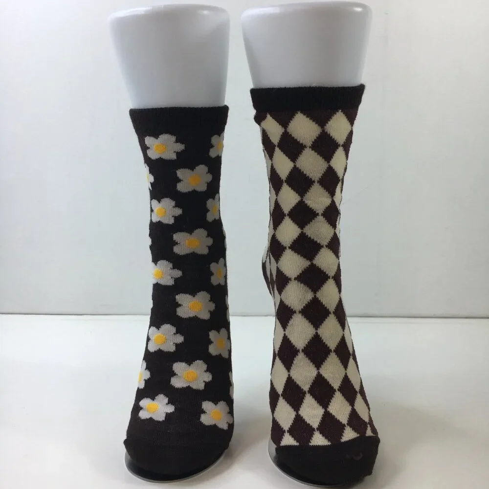 Womens Set 2 Socks With Daisy Floral Argyle Diamond Patterns Brown Cream Design